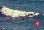 Immagine di Una spiaggia Honolulu Hawaii USA, 1967, secondo 33 filmato di repertorio 65675065910