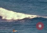Immagine di Una spiaggia Honolulu Hawaii USA, 1967, secondo 34 filmato di repertorio 65675065910