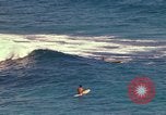 Immagine di Una spiaggia Honolulu Hawaii USA, 1967, secondo 36 filmato di repertorio 65675065910