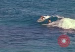 Immagine di Una spiaggia Honolulu Hawaii USA, 1967, secondo 38 filmato di repertorio 65675065910