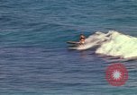 Immagine di Una spiaggia Honolulu Hawaii USA, 1967, secondo 39 filmato di repertorio 65675065910
