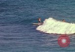 Immagine di Una spiaggia Honolulu Hawaii USA, 1967, secondo 41 filmato di repertorio 65675065910