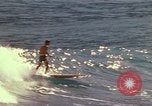 Immagine di Una spiaggia Honolulu Hawaii USA, 1967, secondo 56 filmato di repertorio 65675065910