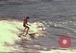 Immagine di Una spiaggia Honolulu Hawaii USA, 1967, secondo 57 filmato di repertorio 65675065910