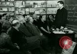 Standbild Einwanderer und Flüchtlinge lernen Nutzung von Telefon New York United States USA, 1941, aus Sekunde 7 historischem Filmmaterial Videoclip 65675065923