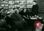 Standbild Einwanderer und Flüchtlinge lernen Nutzung von Telefon New York United States USA, 1941, aus Sekunde 8 historischem Filmmaterial Videoclip 65675065923