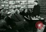 Standbild Einwanderer und Flüchtlinge lernen Nutzung von Telefon New York United States USA, 1941, aus Sekunde 9 historischem Filmmaterial Videoclip 65675065923