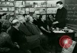 Standbild Einwanderer und Flüchtlinge lernen Nutzung von Telefon New York United States USA, 1941, aus Sekunde 10 historischem Filmmaterial Videoclip 65675065923
