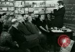 Standbild Einwanderer und Flüchtlinge lernen Nutzung von Telefon New York United States USA, 1941, aus Sekunde 19 historischem Filmmaterial Videoclip 65675065923