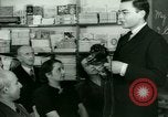 Standbild Einwanderer und Flüchtlinge lernen Nutzung von Telefon New York United States USA, 1941, aus Sekunde 27 historischem Filmmaterial Videoclip 65675065923