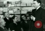 Standbild Einwanderer und Flüchtlinge lernen Nutzung von Telefon New York United States USA, 1941, aus Sekunde 37 historischem Filmmaterial Videoclip 65675065923