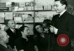 Standbild Einwanderer und Flüchtlinge lernen Nutzung von Telefon New York United States USA, 1941, aus Sekunde 40 historischem Filmmaterial Videoclip 65675065923