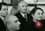 Standbild Einwanderer und Flüchtlinge lernen Nutzung von Telefon New York United States USA, 1941, aus Sekunde 52 historischem Filmmaterial Videoclip 65675065923