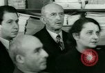 Standbild Einwanderer und Flüchtlinge lernen Nutzung von Telefon New York United States USA, 1941, aus Sekunde 60 historischem Filmmaterial Videoclip 65675065923