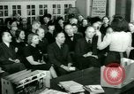 Standbild Erwachsenenbildung United States USA, 1941, aus Sekunde 1 historischem Filmmaterial Videoclip 65675065926
