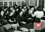Standbild Erwachsenenbildung United States USA, 1941, aus Sekunde 19 historischem Filmmaterial Videoclip 65675065926