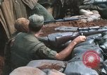 Standbild United States Marine Sniper duty Vietnam Krieg Khe Sanh Vietnam, 1968, aus Sekunde 7 historischem Filmmaterial Videoclip 65675065993