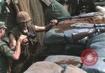 Standbild United States Marine Sniper duty Vietnam Krieg Khe Sanh Vietnam, 1968, aus Sekunde 9 historischem Filmmaterial Videoclip 65675065993