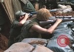 Standbild United States Marine Sniper duty Vietnam Krieg Khe Sanh Vietnam, 1968, aus Sekunde 18 historischem Filmmaterial Videoclip 65675065993
