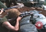 Standbild United States Marine Sniper duty Vietnam Krieg Khe Sanh Vietnam, 1968, aus Sekunde 21 historischem Filmmaterial Videoclip 65675065993