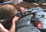 Standbild United States Marine Sniper duty Vietnam Krieg Khe Sanh Vietnam, 1968, aus Sekunde 27 historischem Filmmaterial Videoclip 65675065993