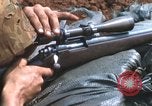 Standbild United States Marine Sniper duty Vietnam Krieg Khe Sanh Vietnam, 1968, aus Sekunde 32 historischem Filmmaterial Videoclip 65675065993