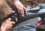 Standbild United States Marine Sniper duty Vietnam Krieg Khe Sanh Vietnam, 1968, aus Sekunde 39 historischem Filmmaterial Videoclip 65675065993