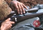 Standbild United States Marine Sniper duty Vietnam Krieg Khe Sanh Vietnam, 1968, aus Sekunde 42 historischem Filmmaterial Videoclip 65675065993