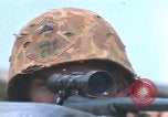 Standbild United States Marine Sniper duty Vietnam Krieg Khe Sanh Vietnam, 1968, aus Sekunde 52 historischem Filmmaterial Videoclip 65675065993