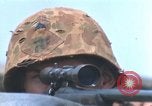 Standbild United States Marine Sniper duty Vietnam Krieg Khe Sanh Vietnam, 1968, aus Sekunde 53 historischem Filmmaterial Videoclip 65675065993