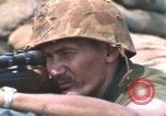 Standbild United States Marine Sniper duty Vietnam Krieg Khe Sanh Vietnam, 1968, aus Sekunde 54 historischem Filmmaterial Videoclip 65675065993