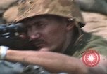 Standbild United States Marine Sniper duty Vietnam Krieg Khe Sanh Vietnam, 1968, aus Sekunde 60 historischem Filmmaterial Videoclip 65675065993