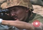 Standbild United States Marine Sniper duty Vietnam Krieg Khe Sanh Vietnam, 1968, aus Sekunde 61 historischem Filmmaterial Videoclip 65675065993