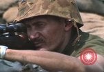 Standbild United States Marine Sniper duty Vietnam Krieg Khe Sanh Vietnam, 1968, aus Sekunde 62 historischem Filmmaterial Videoclip 65675065993
