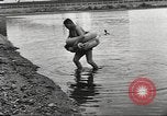 Standbild schwimmen Rohr Long Beach California USA, 1933, aus Sekunde 62 historischem Filmmaterial Videoclip 65675066030
