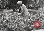 Standbild 128 Jahre alte Frau Delhi California USA, 1933, aus Sekunde 13 historischem Filmmaterial Videoclip 65675066032