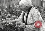 Standbild 128 Jahre alte Frau Delhi California USA, 1933, aus Sekunde 28 historischem Filmmaterial Videoclip 65675066032