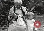 Standbild 128 Jahre alte Frau Delhi California USA, 1933, aus Sekunde 36 historischem Filmmaterial Videoclip 65675066032