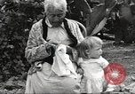 Standbild 128 Jahre alte Frau Delhi California USA, 1933, aus Sekunde 37 historischem Filmmaterial Videoclip 65675066032