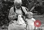 Standbild 128 Jahre alte Frau Delhi California USA, 1933, aus Sekunde 38 historischem Filmmaterial Videoclip 65675066032