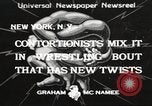 Standbild contortionists New York United States USA, 1933, aus Sekunde 1 historischem Filmmaterial Videoclip 65675066035