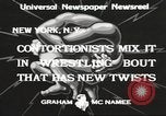 Standbild contortionists New York United States USA, 1933, aus Sekunde 8 historischem Filmmaterial Videoclip 65675066035