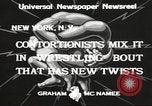 Standbild contortionists New York United States USA, 1933, aus Sekunde 10 historischem Filmmaterial Videoclip 65675066035