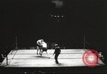 Standbild contortionists New York United States USA, 1933, aus Sekunde 15 historischem Filmmaterial Videoclip 65675066035