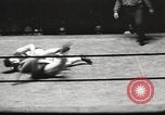 Standbild contortionists New York United States USA, 1933, aus Sekunde 17 historischem Filmmaterial Videoclip 65675066035