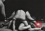 Standbild contortionists New York United States USA, 1933, aus Sekunde 25 historischem Filmmaterial Videoclip 65675066035