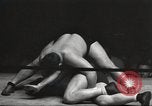 Standbild contortionists New York United States USA, 1933, aus Sekunde 28 historischem Filmmaterial Videoclip 65675066035