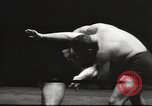 Standbild contortionists New York United States USA, 1933, aus Sekunde 43 historischem Filmmaterial Videoclip 65675066035
