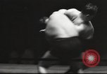 Standbild contortionists New York United States USA, 1933, aus Sekunde 46 historischem Filmmaterial Videoclip 65675066035