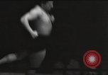Standbild contortionists New York United States USA, 1933, aus Sekunde 48 historischem Filmmaterial Videoclip 65675066035
